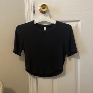 Lululemon cropped tee